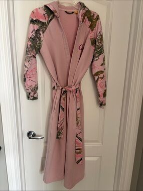 Cabela's Pink Hooded Tie-Waist bathrobe with Camouflage Sleeve Accents